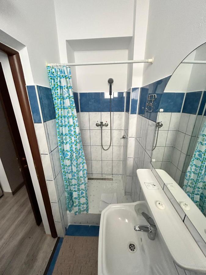 Hotel Continental City Center Jászvásár Kültér fotó