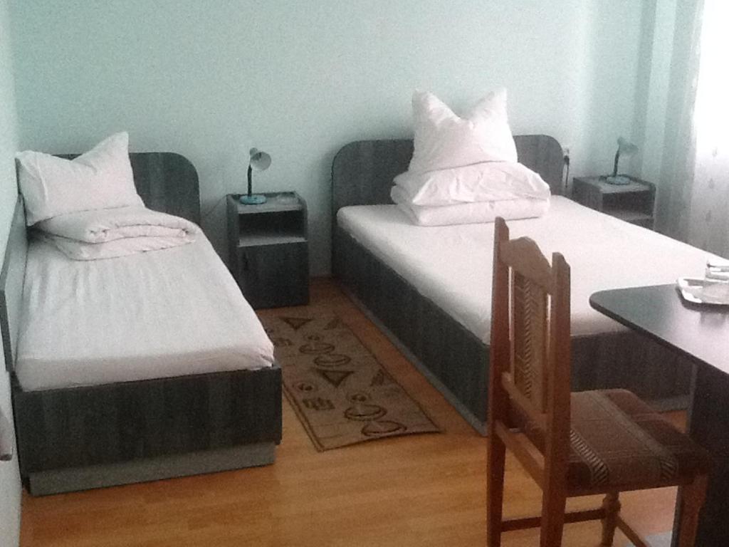 Hotel Continental City Center Jászvásár Szoba fotó