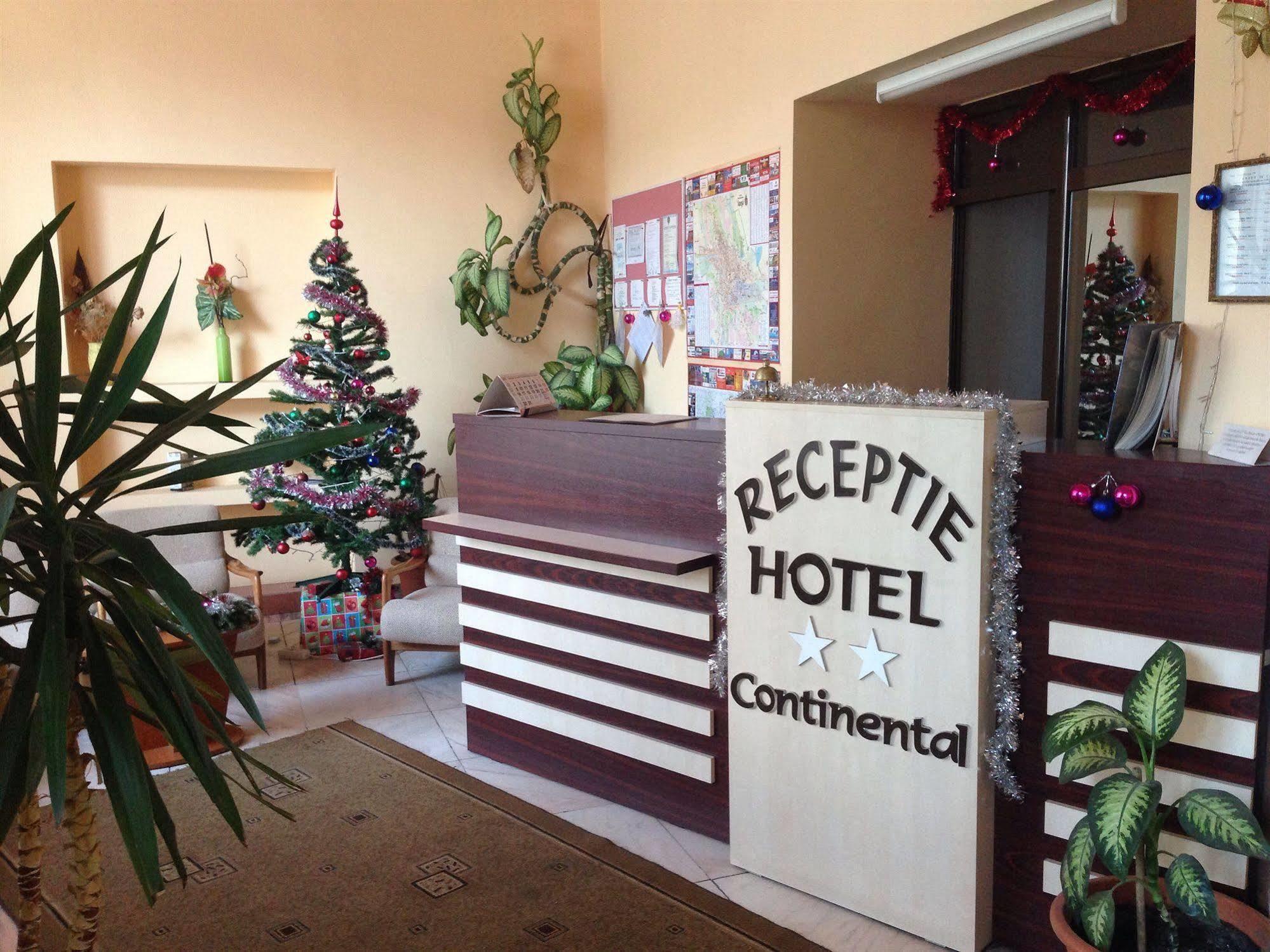 Hotel Continental City Center Jászvásár Kültér fotó