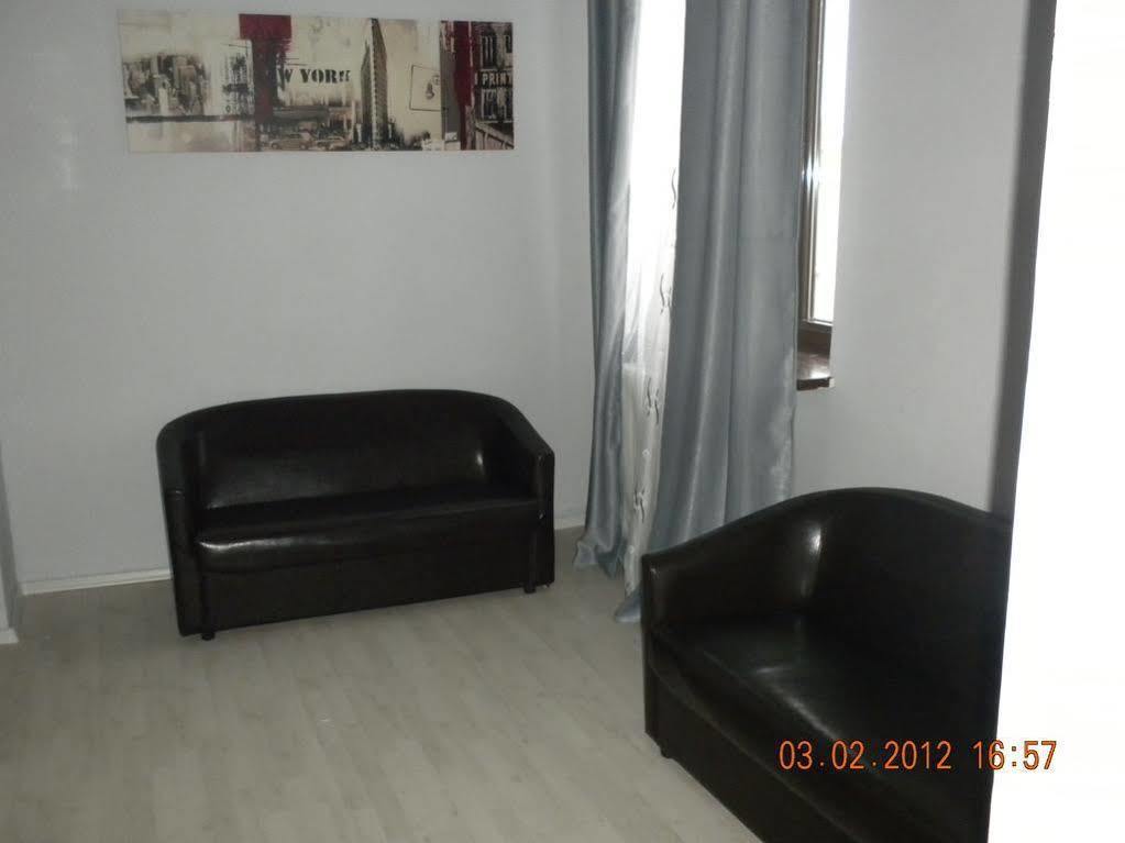 Hotel Continental City Center Jászvásár Kültér fotó